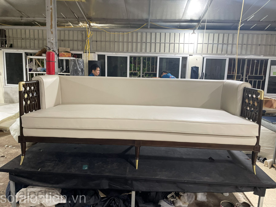 Ghế sofa văng gỗ bọc vải nỉ cao cấp gia công sản xuất tại xưởng sofa Lộc Tiến