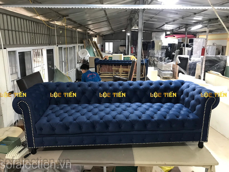 Ghế sofa văng bọc nỉ nhung cao cấp gia công sản xuất theo yêu cầu tại xưởng Sofa Lộc Tiến.