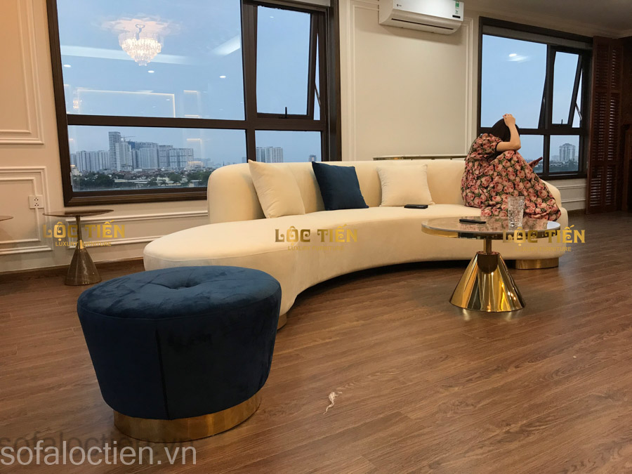 Mẫu ghế sofa cong bọc ni nhung cao cấp gia công sản xuất tại xưởng sofa Lộc Tiến